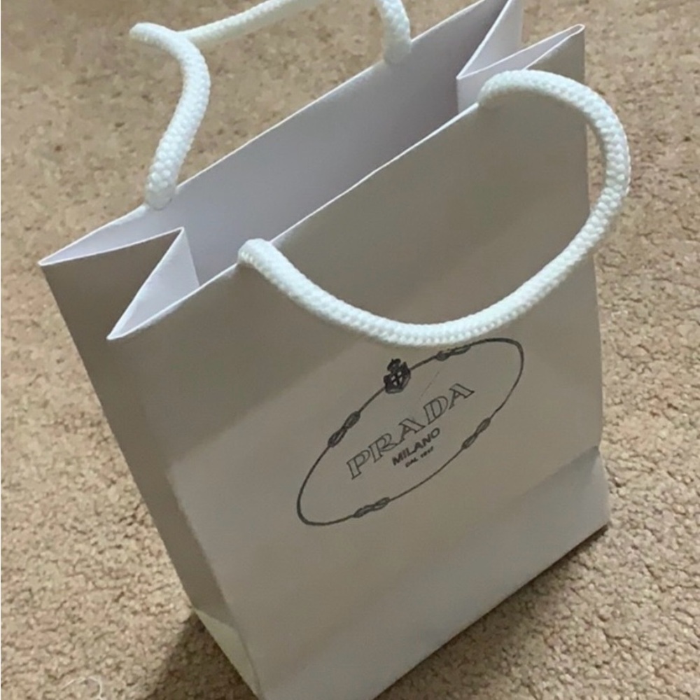 Elegant Black Shoulder Bag with paper prada bag and authentification card - Picture 10 of 11